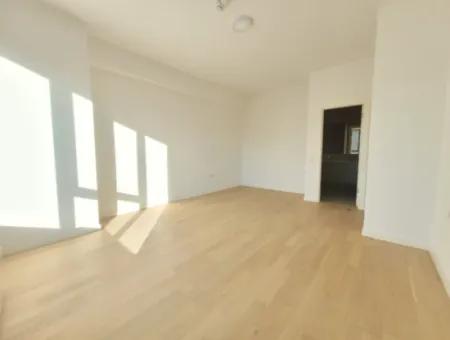 2,5+1 Mieterlose Wohnung Mit Blick Auf Die Landschaft Zum Verkauf Im İncek Loft-Komplex