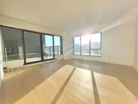 Mieterloses İncek Loft 3 1 Wohnung Im 4. Stock Mit Terrasse Zum Verkauf  In Gölbaşı / Ankara /Türkei