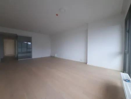 2,5+1 Mieterlose Wohnung Mit Blick Auf Die Landschaft Zum Verkauf Im İncek Loft-Komplex