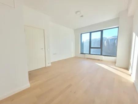 2,5+1 Mieterlose Wohnung Mit Blick Auf Die Landschaft Zum Verkauf Im İncek Loft-Komplex