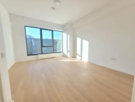 2,5+1 Mieterlose Wohnung Mit Blick Auf Die Landschaft Zum Verkauf Im İncek Loft-Komplex