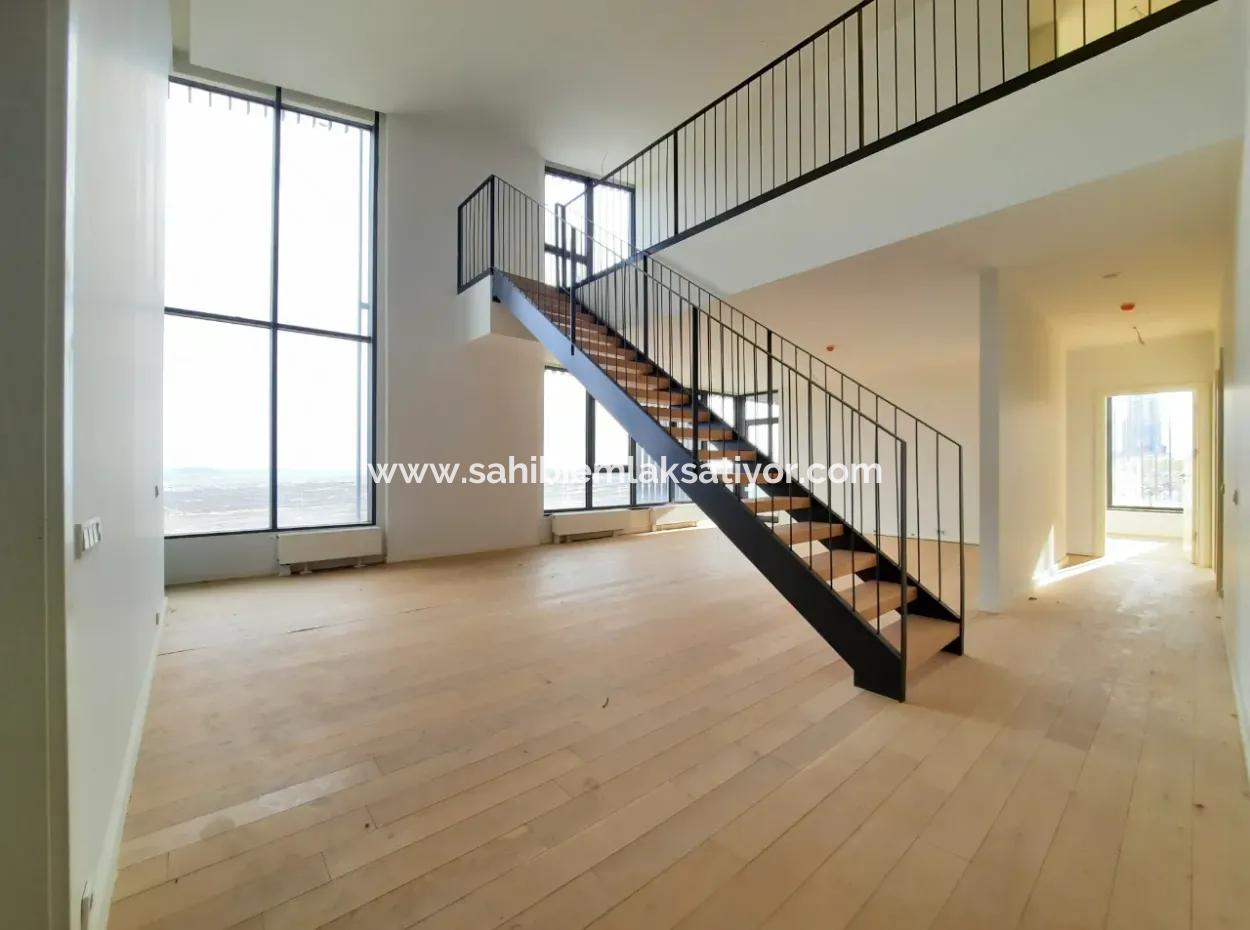 5,5+1 Duplex 2Th Floor Tenantless Apartment With Landscape View For Sale In İncek Loft Complex