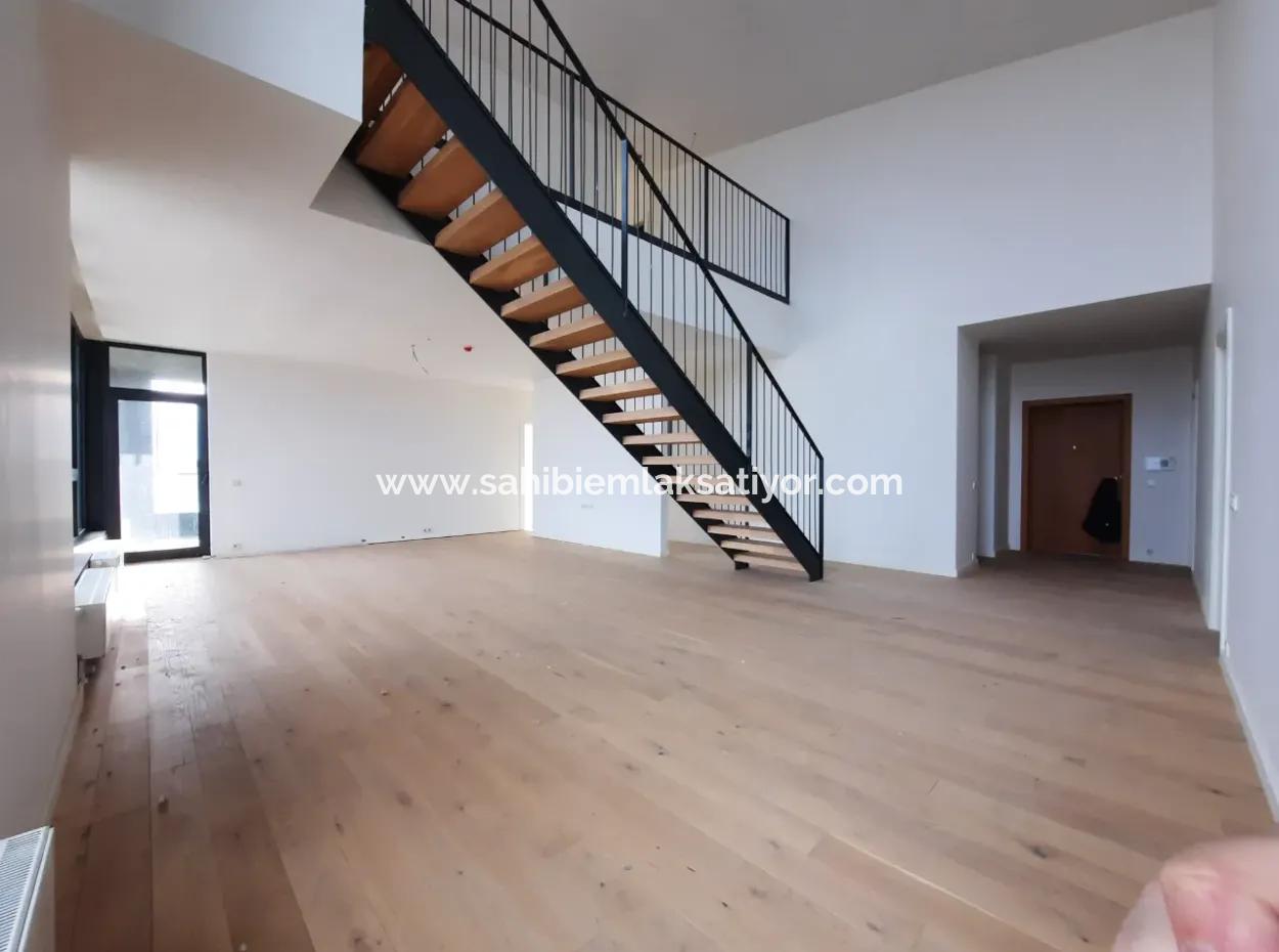 5,5+1 Duplex 2Th Floor Tenantless Apartment With Landscape View For Sale In İncek Loft Complex