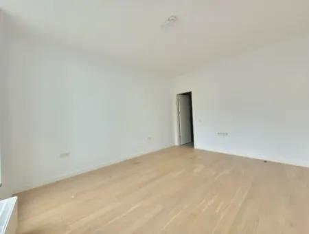 5,5+1 Duplex 5Th Floor Tenantless Apartment With Landscape View For Sale In İncek Loft Complex