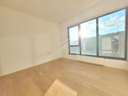 Tenantless İncek Loft 3+1 4Th Floor Apartment With Terrace For Sale In Gölbaşı - Ankara -Turkey