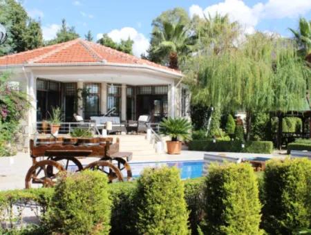 Luxury Villa With Pool In 1458 M² Land For Sale In Köyceğiz