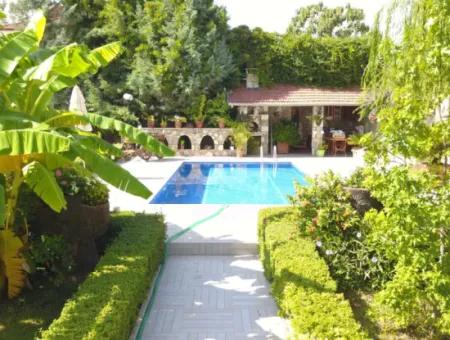 Luxury Villa With Pool In 1458 M² Land For Sale In Köyceğiz