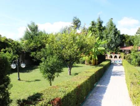 Luxury Villa With Pool In 1458 M² Land For Sale In Köyceğiz