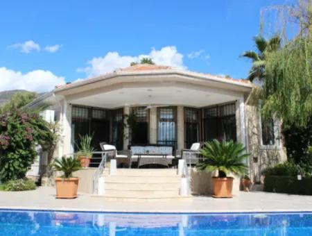 Luxury Villa With Pool In 1458 M² Land For Sale In Köyceğiz