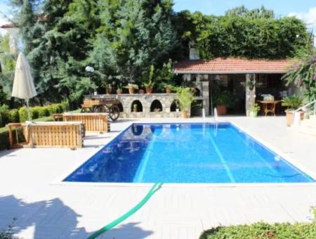 Luxury Villa With Pool In 1458 M² Land For Sale In Köyceğiz