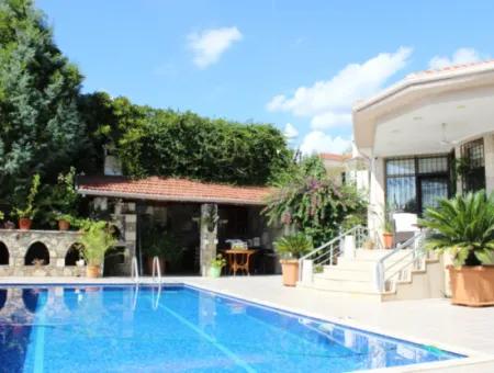 Luxury Villa With Pool In 1458 M² Land For Sale In Köyceğiz