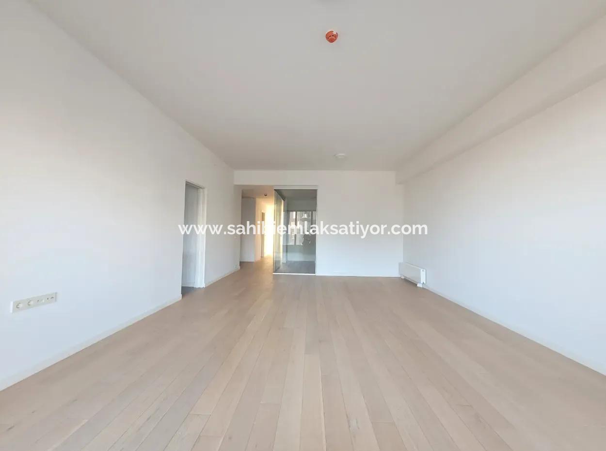 İncek Loft Satılık 2,5+1 Peyzaj Manzaralı Kiracısız 1.Kat Daire