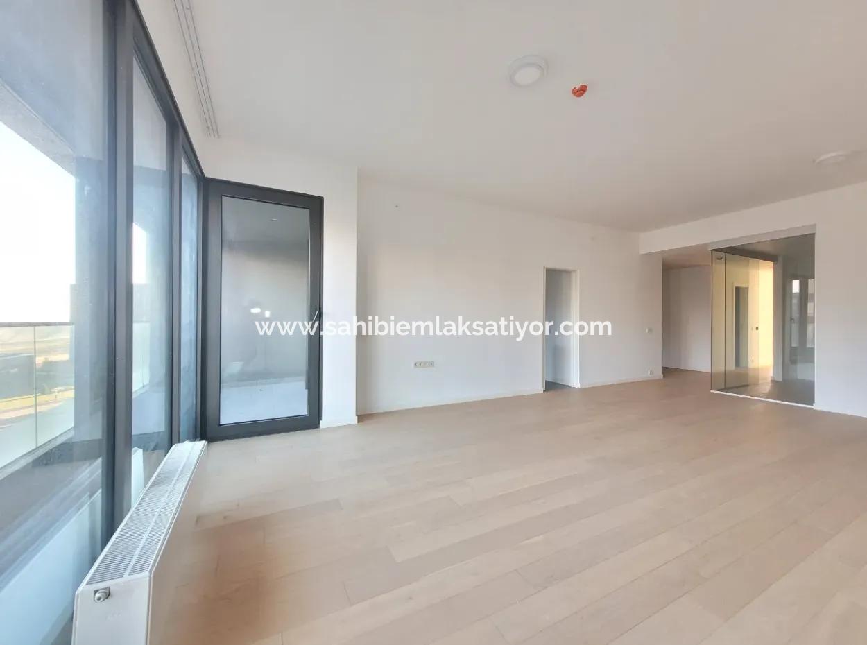 İncek Loft Satılık 2,5+1 Peyzaj Manzaralı 1.Kat Daire