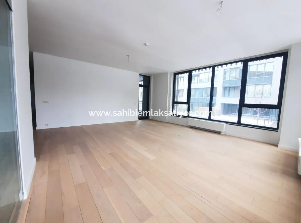 İncek Loft Satılık  3.5+1  Peyzaj Manzaralı Kiracısız Daire