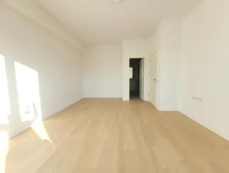 İncek Loft Satılık 2,5+1 Peyzaj Manzaralı 1.Kat Daire