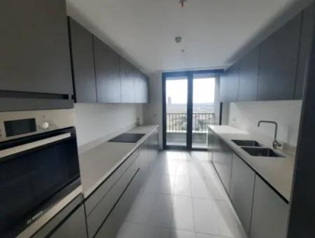 İncek Loft Satılık  3,5+1  Göl Manzaralı Kiracısız Daire