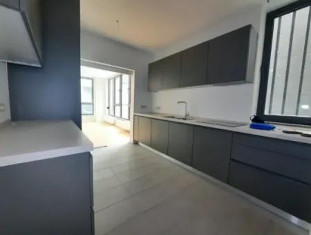 İncek Loft Satılık  3.5+1  Peyzaj Manzaralı Kiracısız Daire