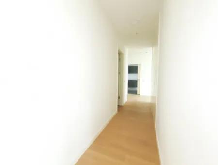 Kiracısız İncek Loft Satılık  5,5+1  Göl Manzaralı  Daire