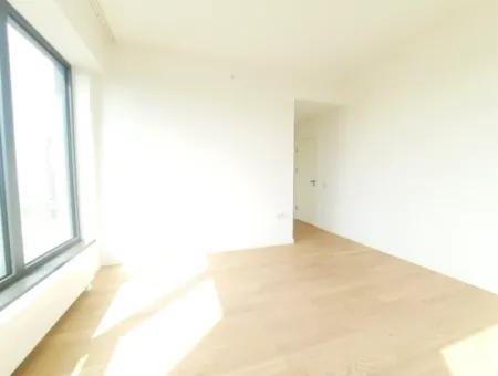 Kiracısız İncek Loft Satılık  5,5+1  Göl Manzaralı  Daire