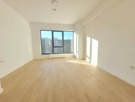 İncek Loft Satılık 2,5+1 Peyzaj Manzaralı Kiracısız 3.Kat Daire