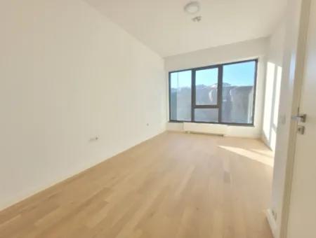 İncek Loft Satılık 2,5+1 Peyzaj Manzaralı Kiracısız 3.Kat Daire