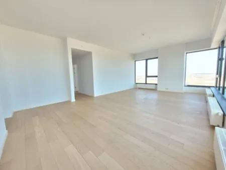 İncek Loft Satılık  5.5+1  Göl Manzaralı Kiracısız 20.Kat Daire