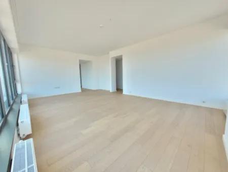 İncek Loft Satılık  5.5+1  Göl Manzaralı Kiracısız 20.Kat Daire