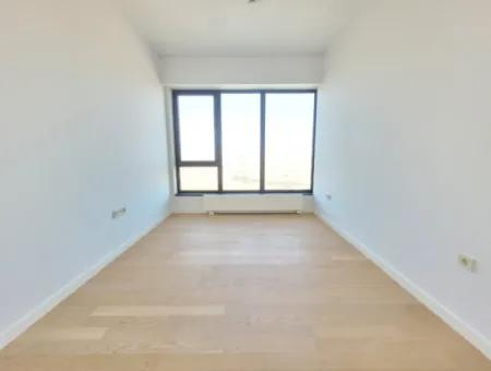 İncek Loft Satılık  5.5+1  Göl Manzaralı Kiracısız 20.Kat Daire