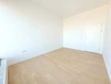 İncek Loft Satılık  5.5+1  Göl Manzaralı Kiracısız 20.Kat Daire