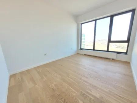 İncek Loft Satılık  5.5+1  Göl Manzaralı Kiracısız 20.Kat Daire