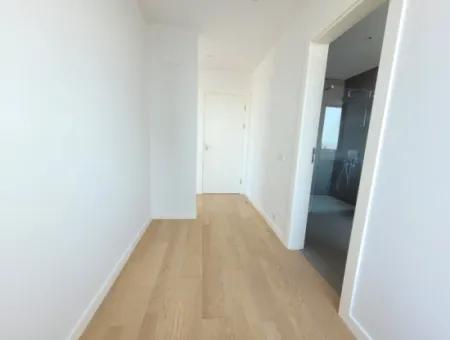 İncek Loft Satılık  5.5+1  Göl Manzaralı Kiracısız 20.Kat Daire