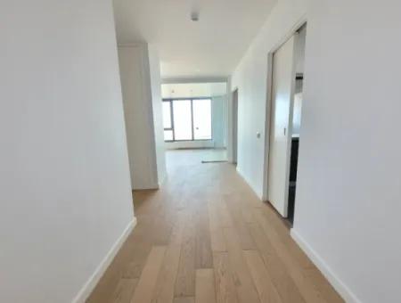 İncek Loft Satılık  5.5+1  Göl Manzaralı Kiracısız 20.Kat Daire