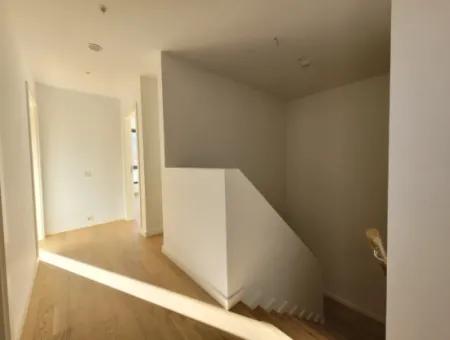 Kiracısız İncek Loft Satılık  2+1 Bahçe Dubleks Şehir Manzaralı Daire