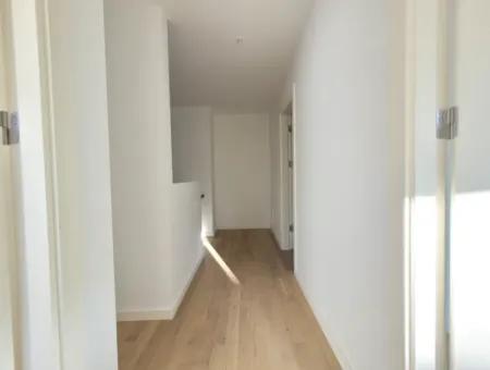 Kiracısız İncek Loft Satılık  2+1 Bahçe Dubleks Şehir Manzaralı Daire