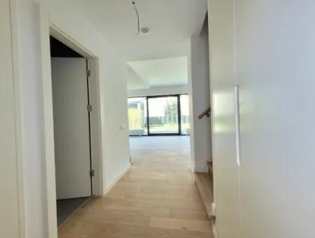 Kiracısız İncek Loft Satılık  2+1 Bahçe Dubleks Şehir Manzaralı Daire